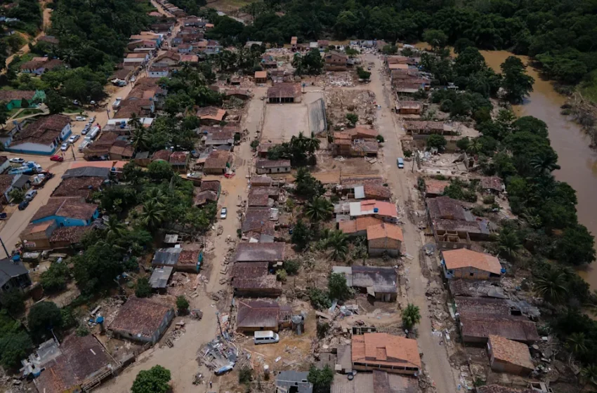  Bolsonaro libera R$ 700 mi para áreas atingidas pelas chuvas; leia a matéria, não se iluda com a manchete