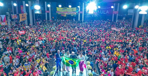  Em Brasília, Lula diz que ‘o Brasil precisa voltar a ser um país generoso’