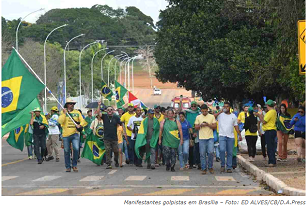  VÍDEO: Golpistas causam arruaça e se recusam a sair de acampamento em Brasília