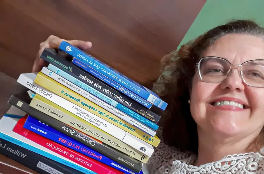  Pesquisadora surda defende doutorado em Libras na UFRJ