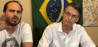  Carlos Bolsonaro visitou o pai na Embaixada da Hungria