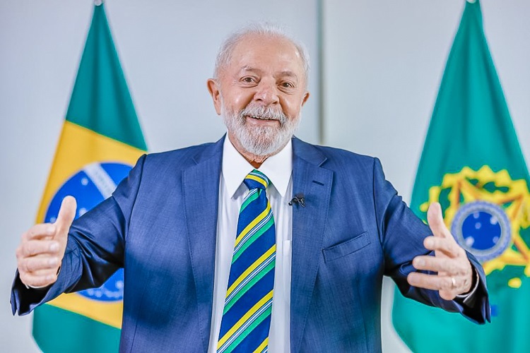  Efeito Lula: Indústria brasileira bate recordes enquanto níveis globais estão em baixa