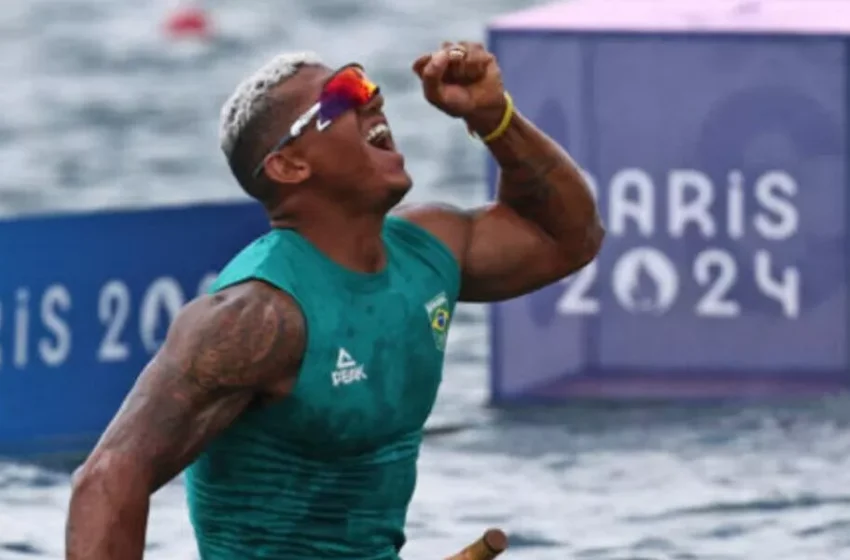  Isaquias Queiroz conquista prata na canoagem de velocidade nas Olimpíadas de Paris
