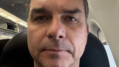  Flavio Bolsonaro (canalha) publica fake news infame contra Lula. Veja a verdade