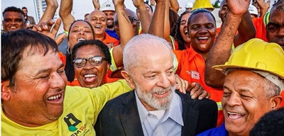 Pesquisa Atlas aponta tendência de reeleição de Lula no primeiro turno