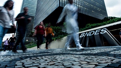  Crédito para pequenas empresas dispara com programa do BNDES em 2025
