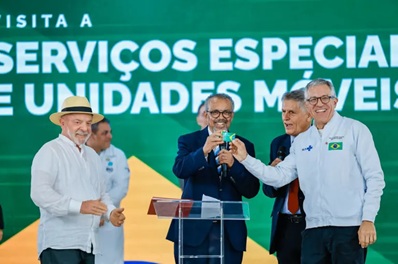  Diretor-geral da OMS se derrama em elogios ao SUS após encontro com Lula: “prova de que a saúde universal é possível”
