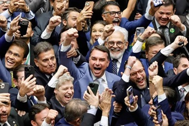  Flávio comemorou apreensão de passaporte de Lula em 2018