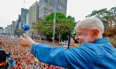  PoderData/AYA: Flávio tem 51% dos votos válidos, e Lula, 49%; diferença cai, e há empate técnico